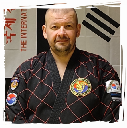 Combat Hapkido Estonia peatreeneri portree treeningsaalis