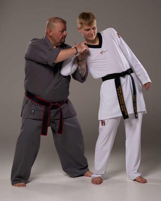 Treeninggrupp Combat Hapkido Estonia saalis